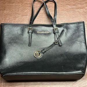 Used Micheal KORS handbag adjustable straps scratch on the back